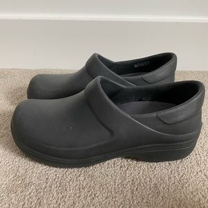 Crocs neria pro clog W6
